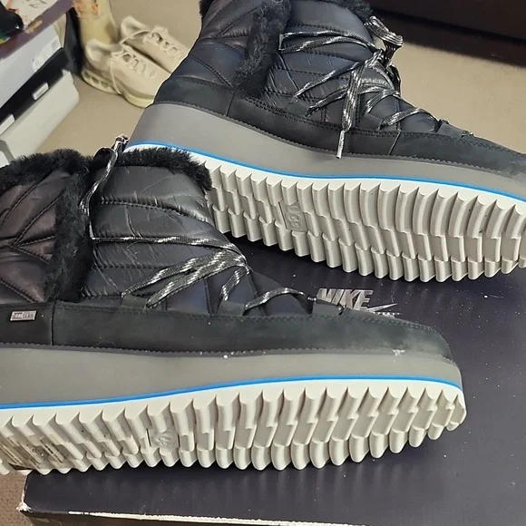 UGG Cayden Waterproof Quilted. Slip On Winter Boots/Black/Size 11 - Picture 6 of 7